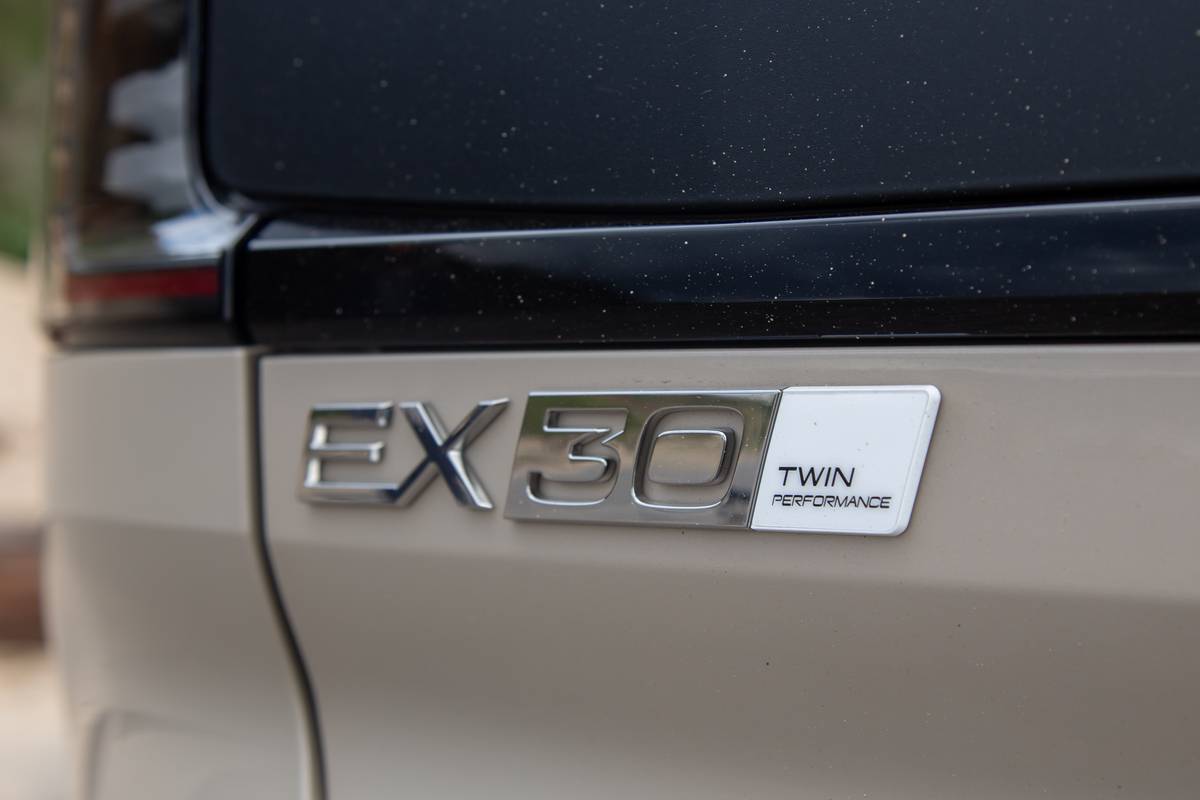 volvo ex30 cross country 2026 15 exterior rear badge jpg
