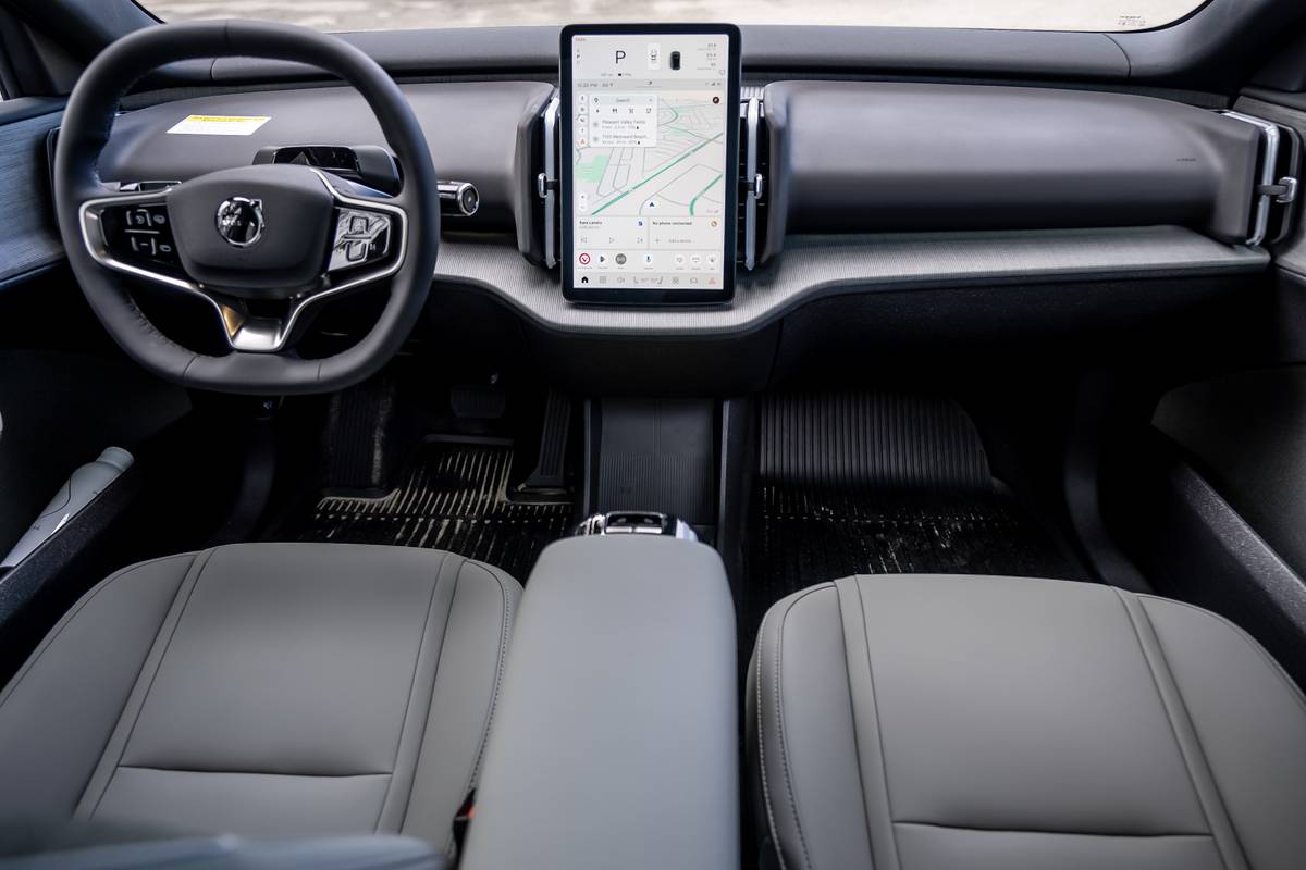 volvo ex30 cross country 2026 16 interior front row jpg