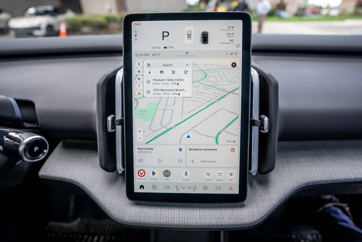 volvo ex30 cross country 2026 21 interior center stack display jpg