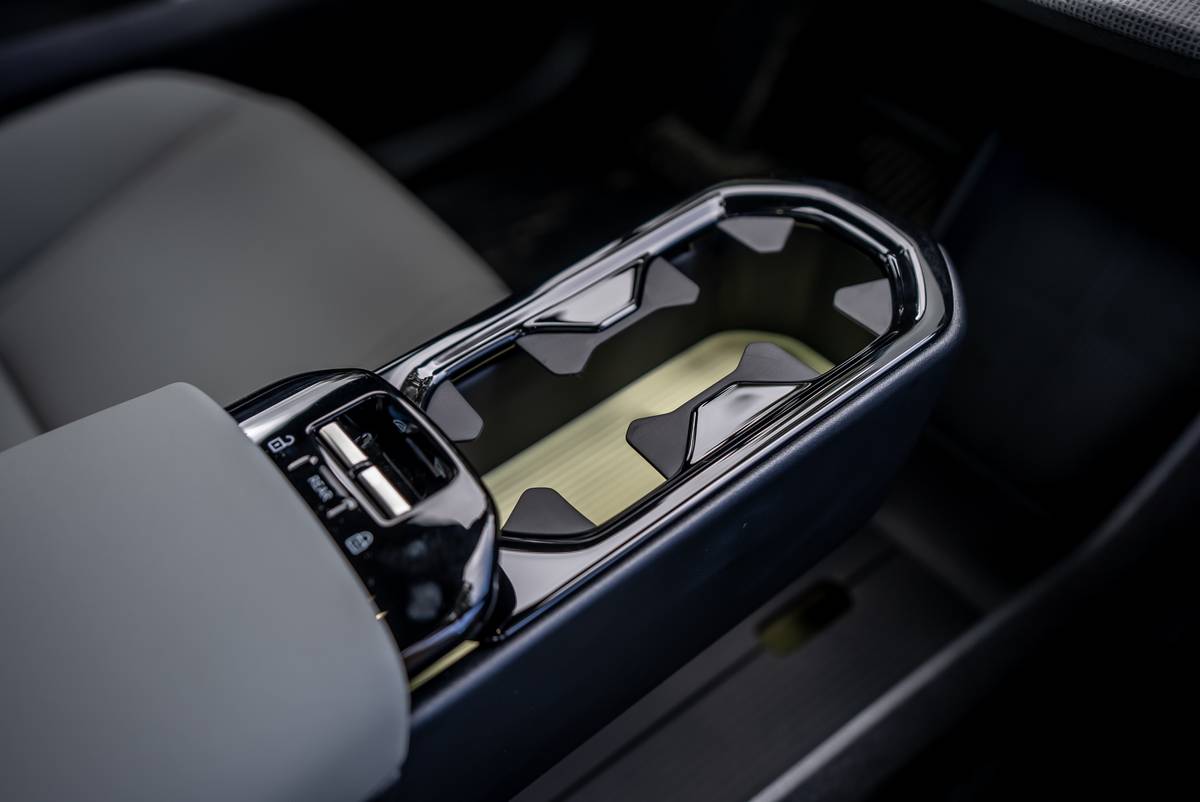 volvo ex30 cross country 2026 24 interior center console jpg