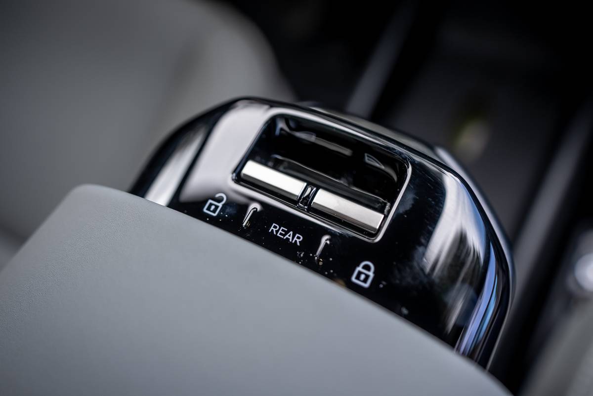 volvo ex30 cross country 2026 25 interior center console jpg