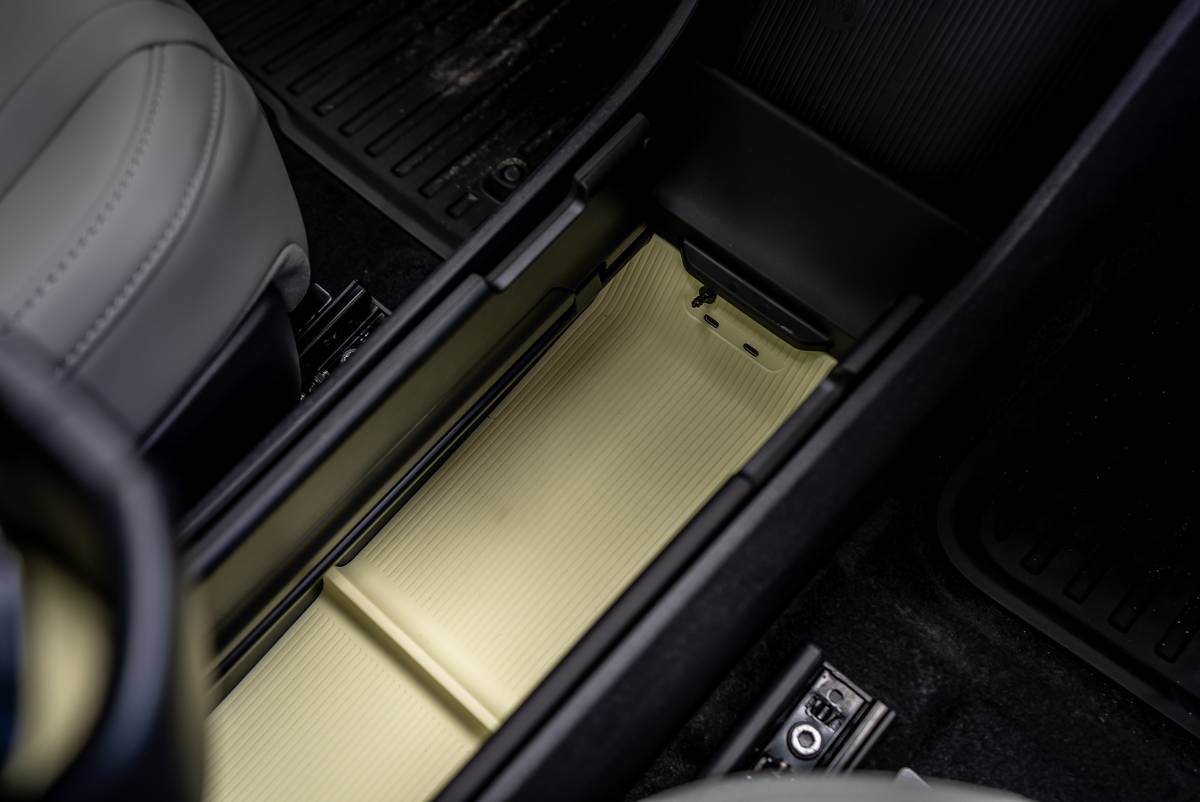 volvo ex30 cross country 2026 26 interior center console jpg