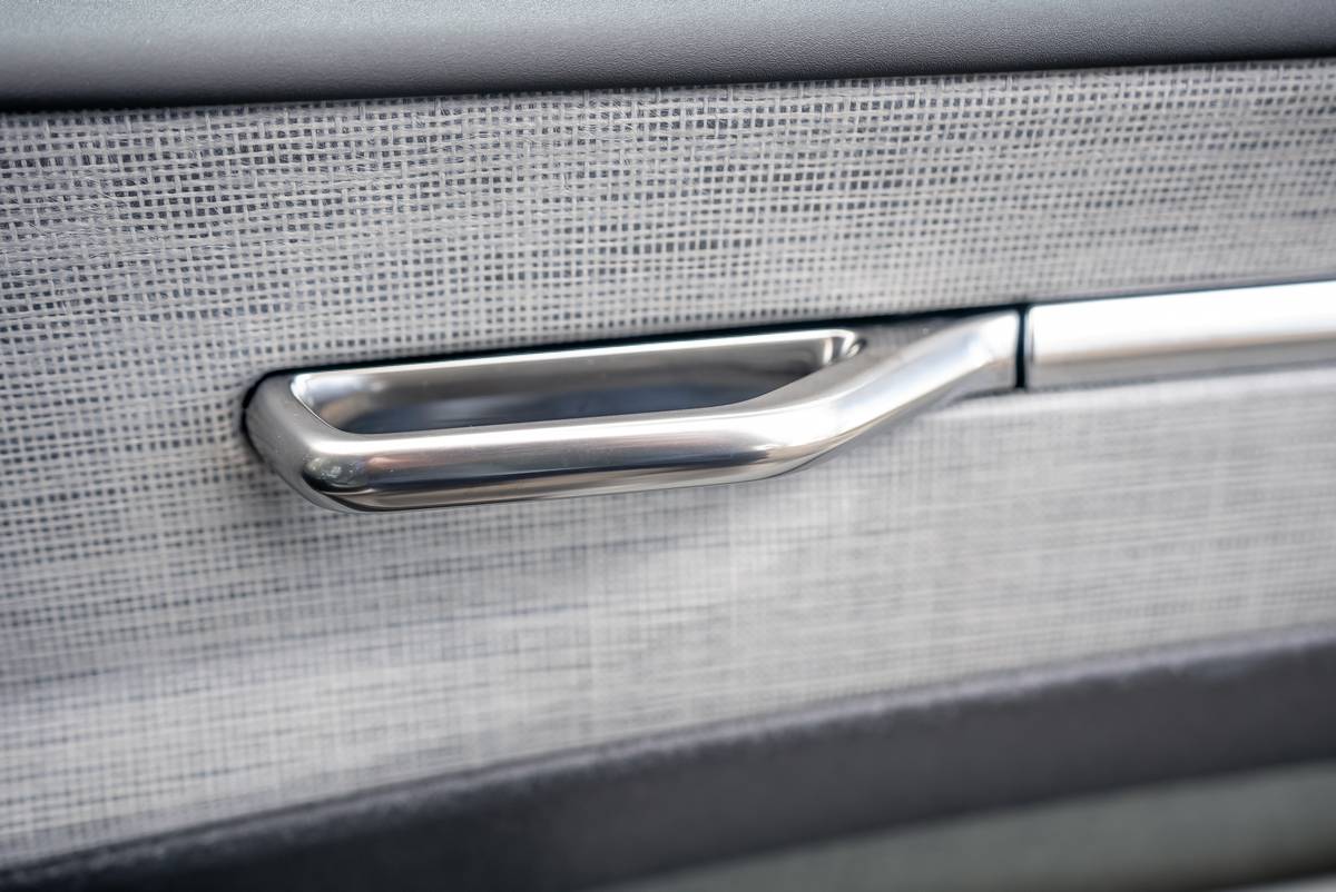 volvo ex30 cross country 2026 29 interior door jpg