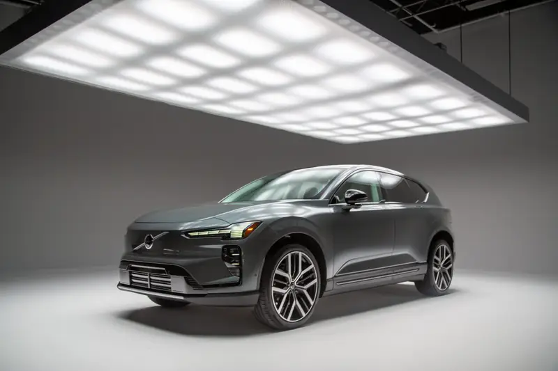 volvo-ex60-2027-01-exterior-front-angle