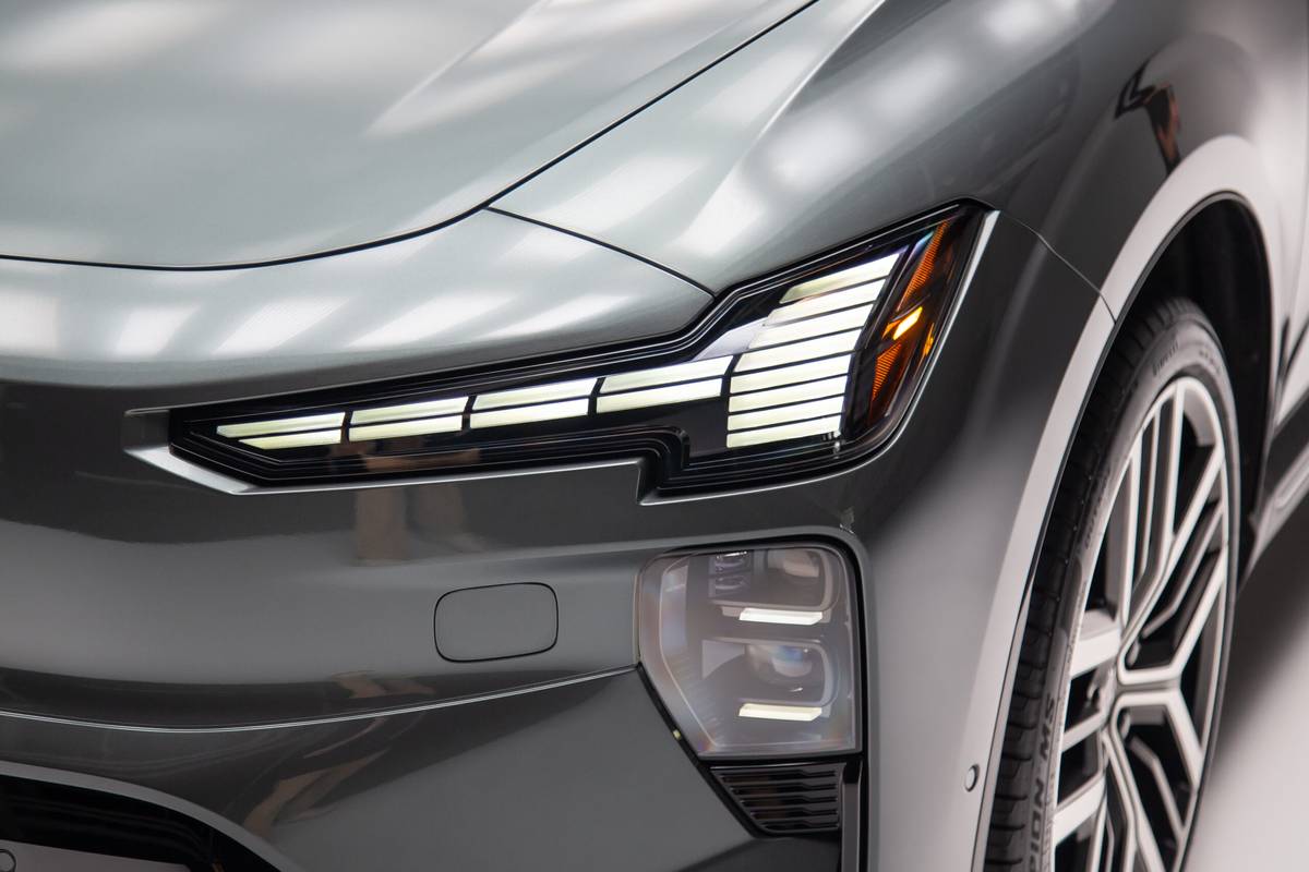 volvo ex60 2027 03 exterior headlight scaled jpg