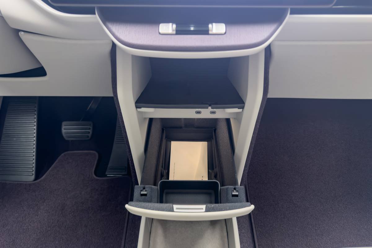 volvo ex60 2027 23 interior center console jpg