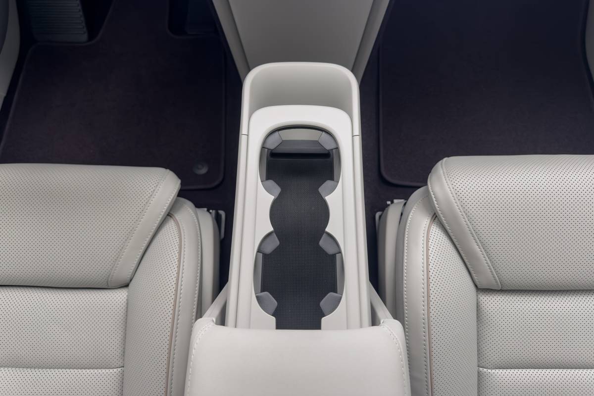 volvo ex60 2027 25 interior center console jpg