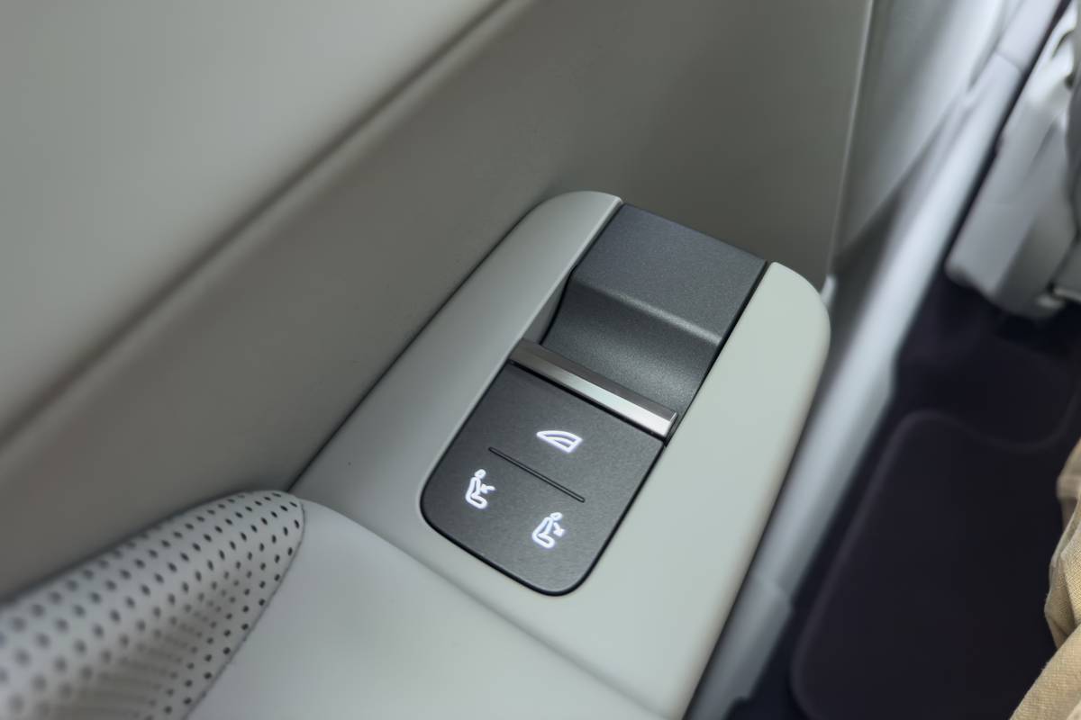 volvo ex60 2027 28 interior door jpg