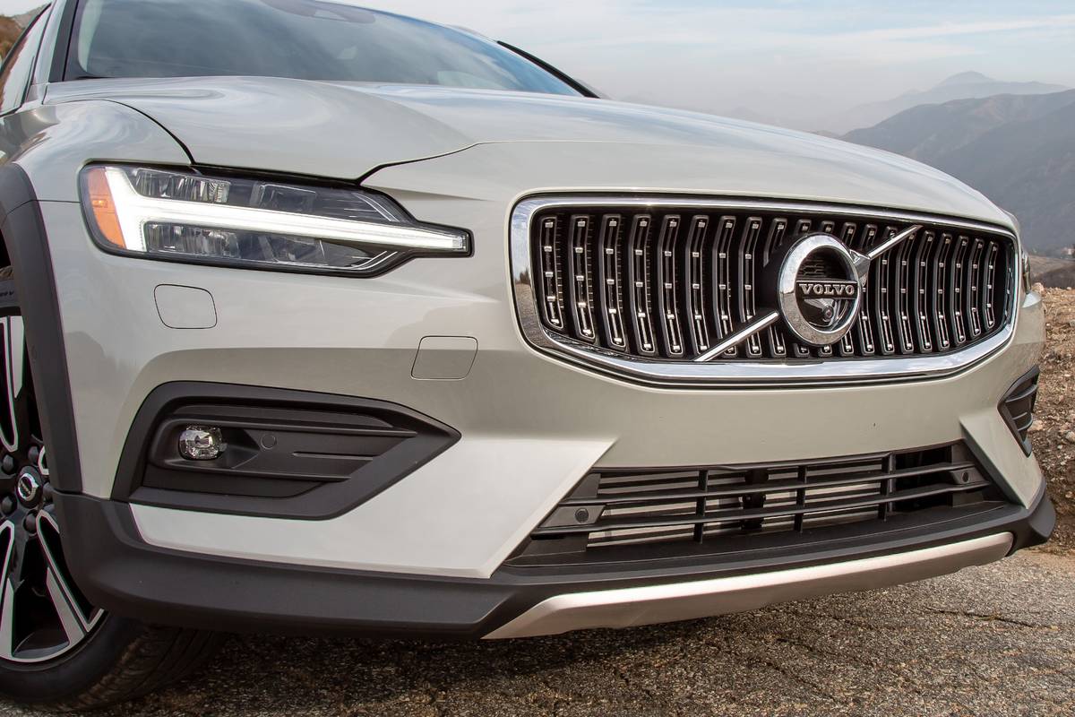 2020 Volvo V60 Cross Country - Specs, Prices, MPG, Reviews & Photos ...