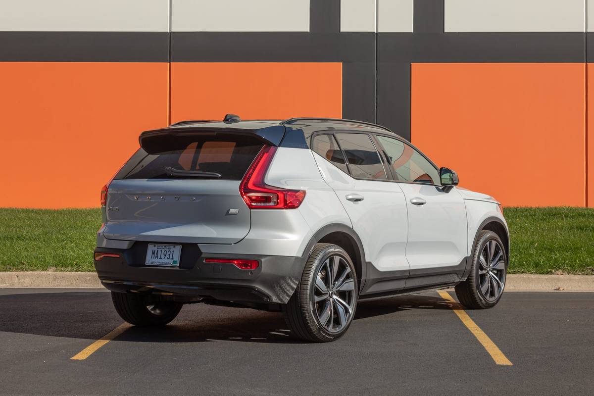 volvo xc40 recharge 2021 07 exterior rear angle suv white scaled jpg