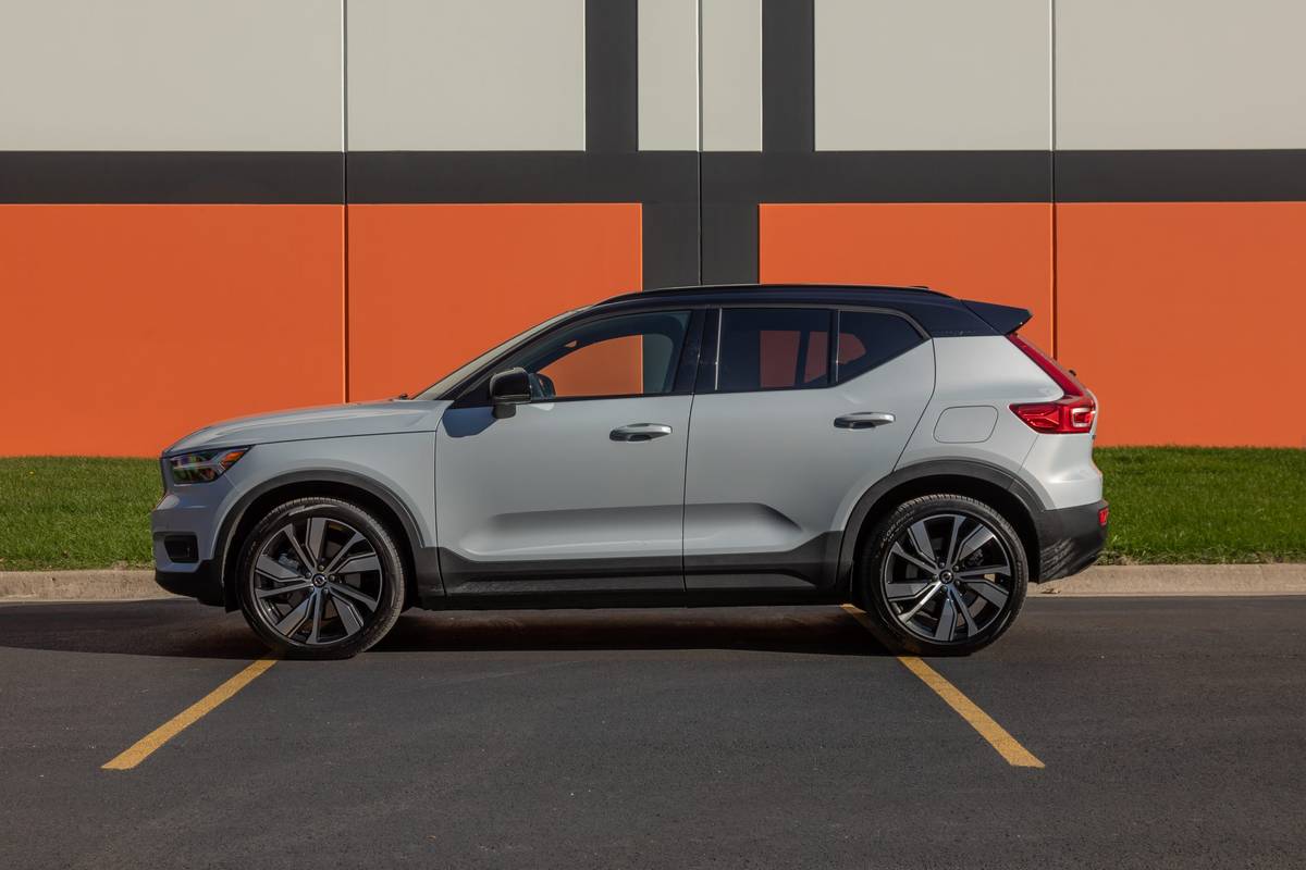 volvo xc40 recharge twin 2022 05 exterior profile suv white scaled jpg