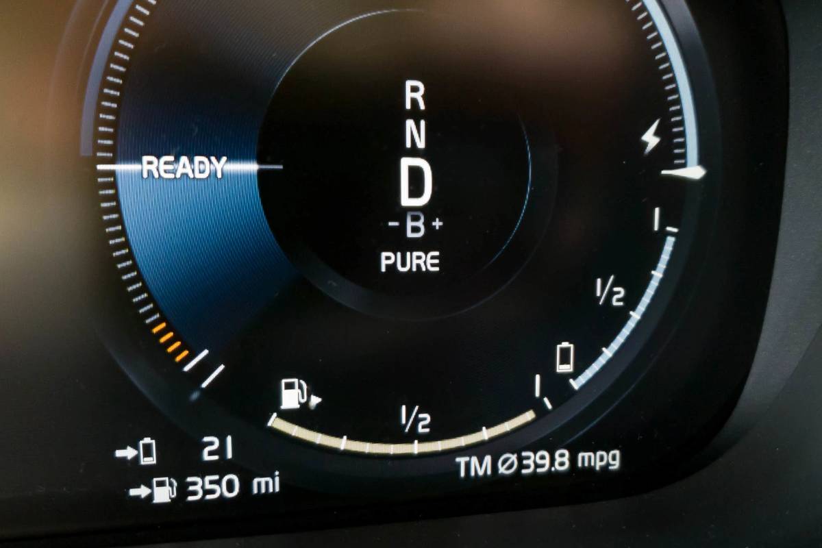 2021 Volvo XC60 Recharge Pure mode | Cars.com photo by Joe Wiesenfelder