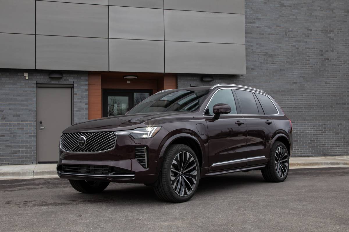 volvo xc90 hybrid 2025 01 exterior front angle scaled jpg
