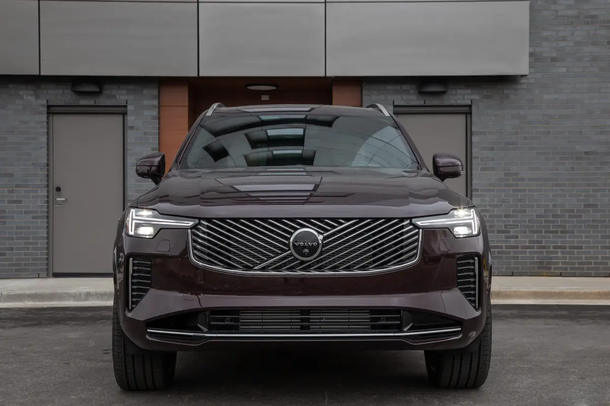 volvo xc90 hybrid 2025 02 exterior front scaled jpg