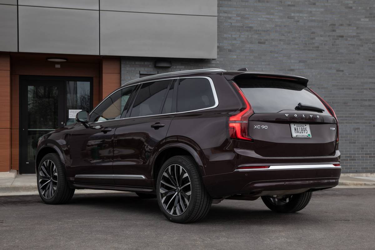 volvo xc90 hybrid 2025 07 exterior rear angle scaled jpg