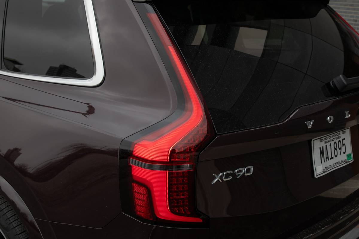 volvo xc90 hybrid 2025 09 exterior taillight scaled jpg
