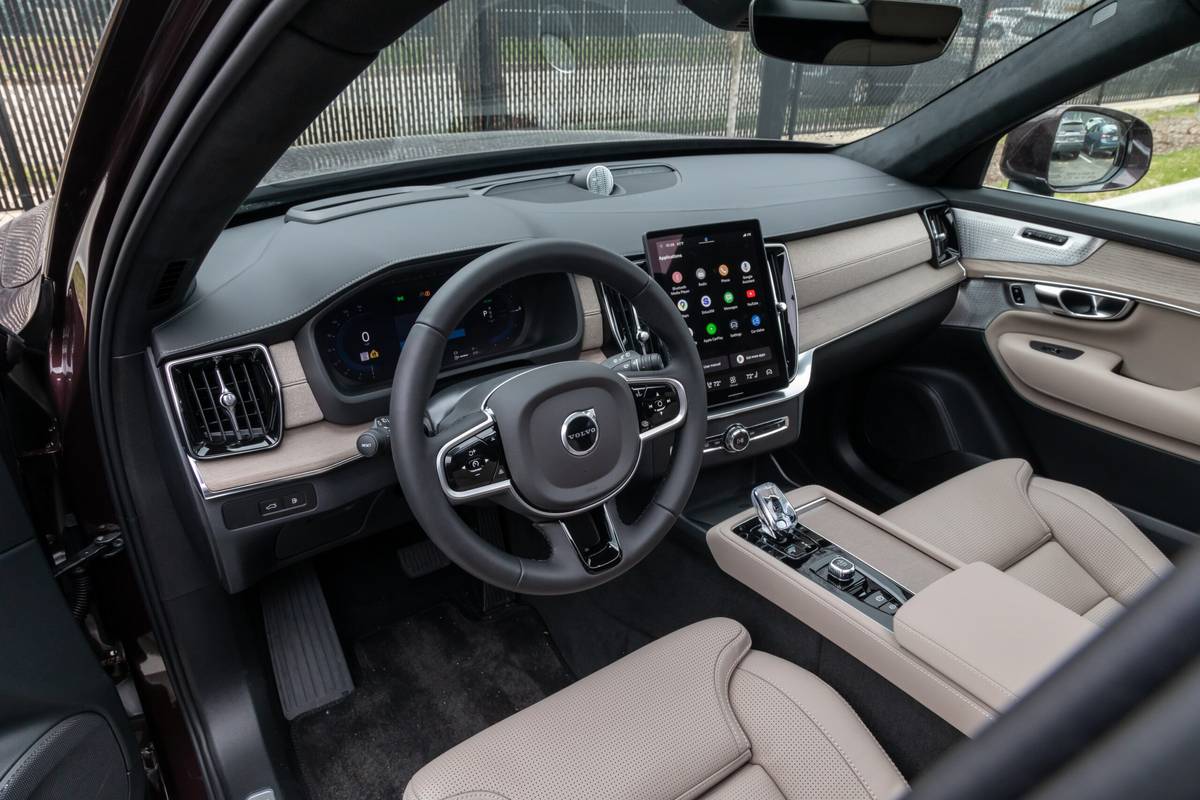 volvo xc90 hybrid 2025 15 interior front row scaled jpg