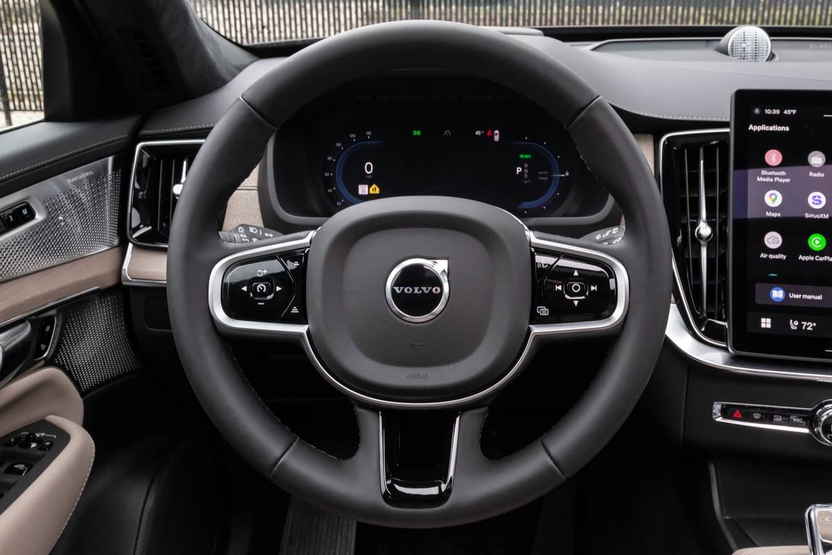 volvo xc90 hybrid 2025 21 interior steering wheel scaled jpg