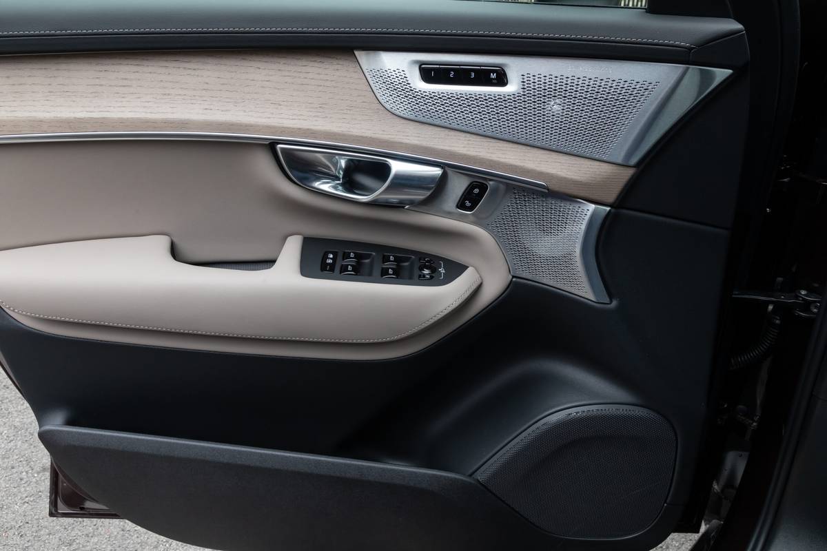 volvo xc90 hybrid 2025 46 interior door scaled jpg